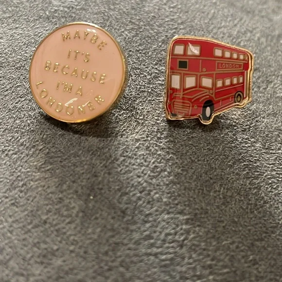 Burberry pins. Excellent condition - Picture 3 of 7